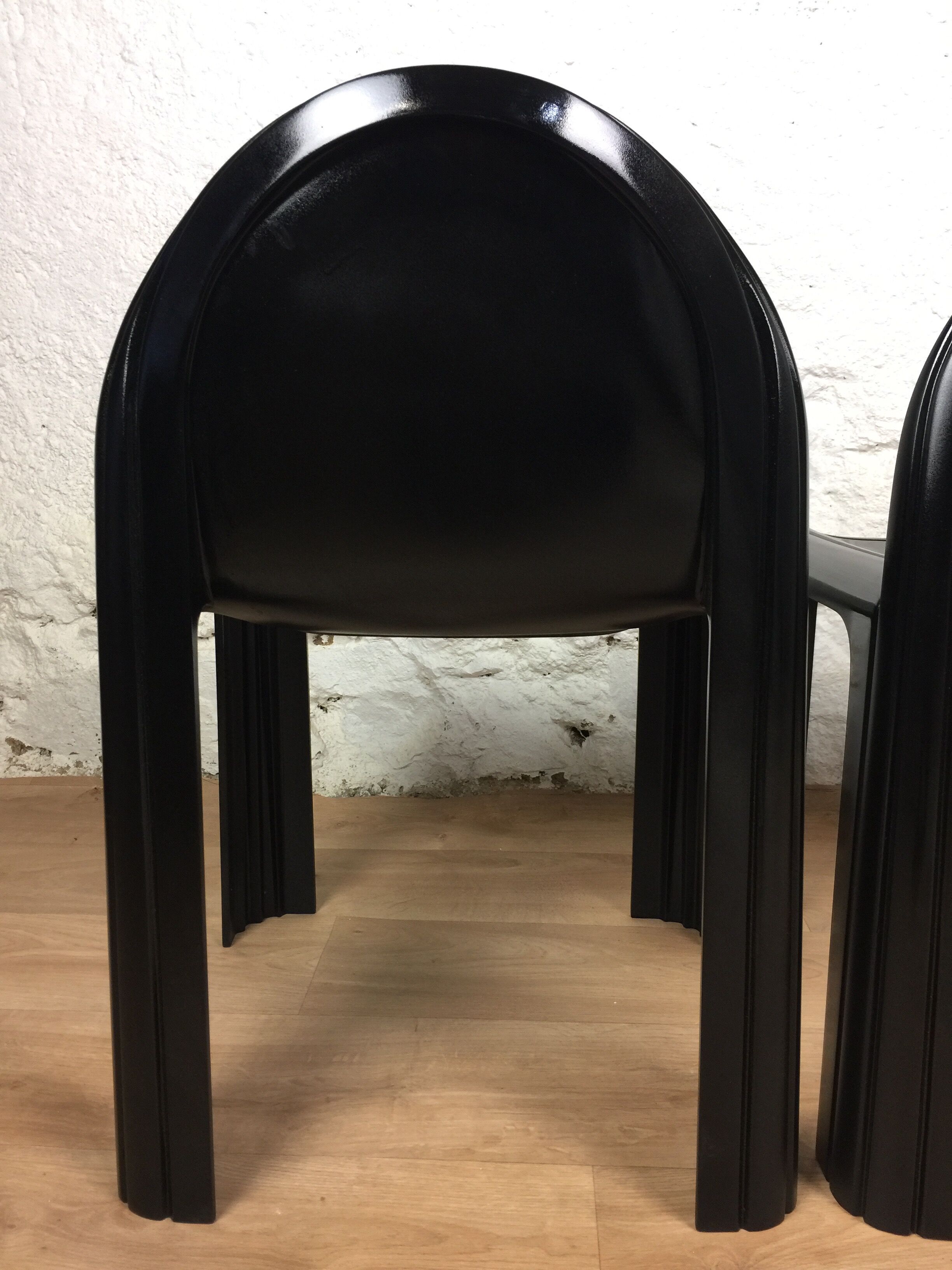 Pair of chairs n°4854 by Gae Aulenti