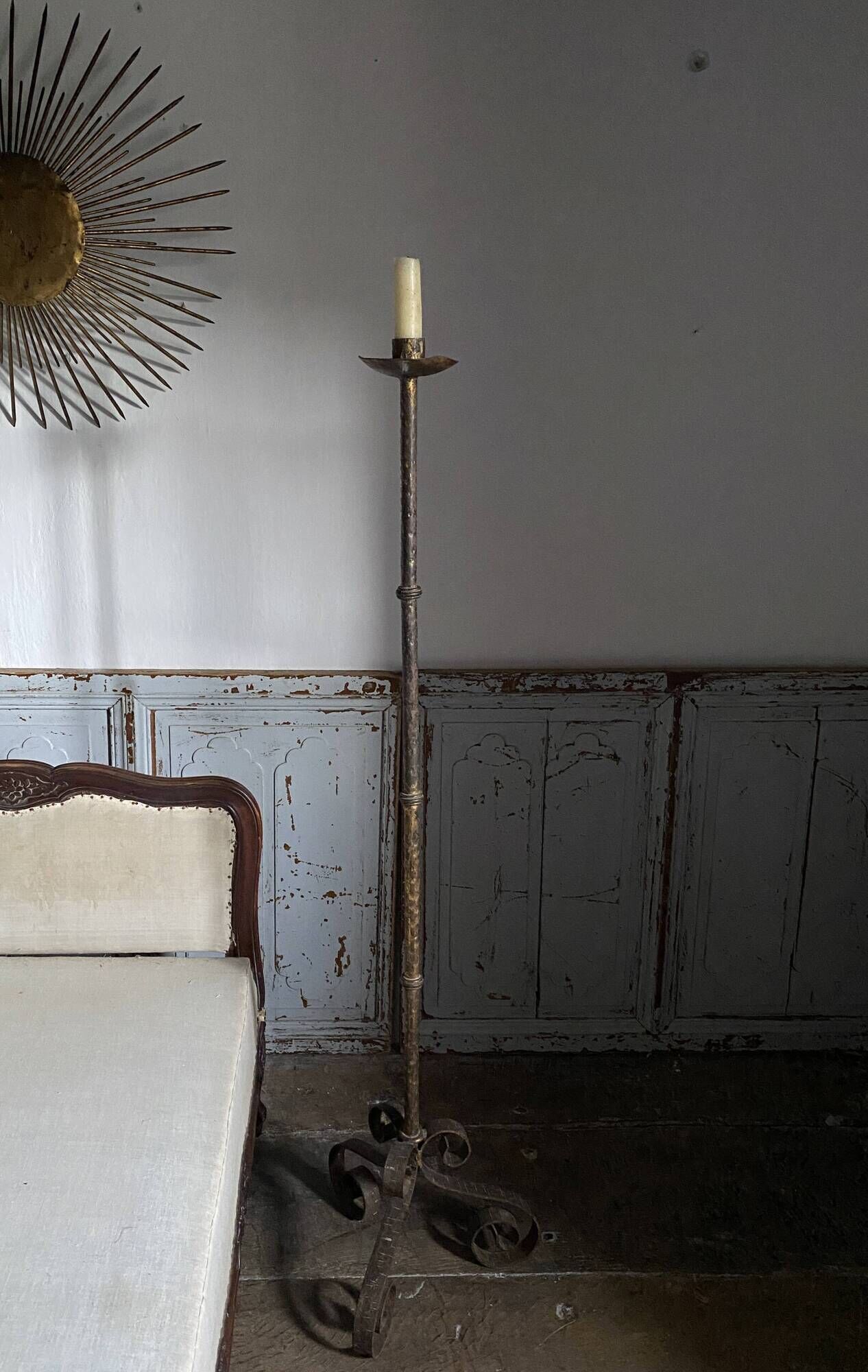 Floor candelabrum