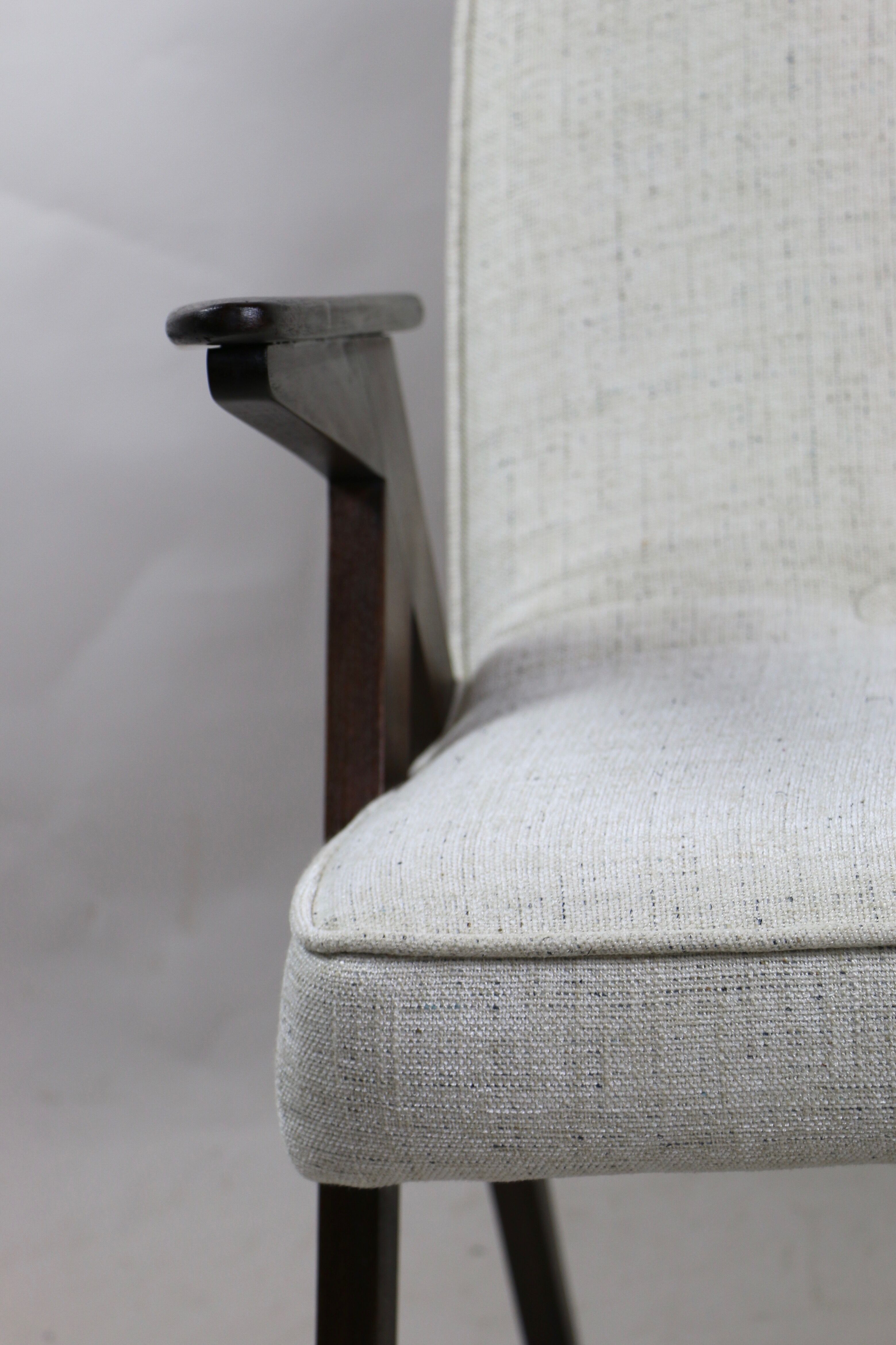 Fauteuil beige Bunny de Józef Chierowski, années 1970