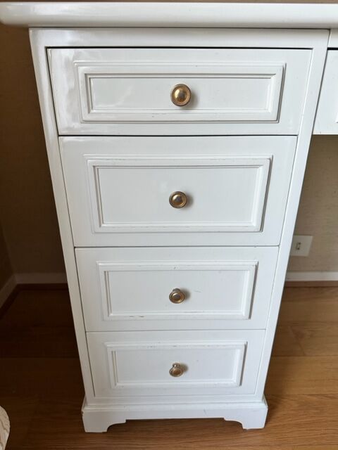 Children's desk with matching Bonnichon chair