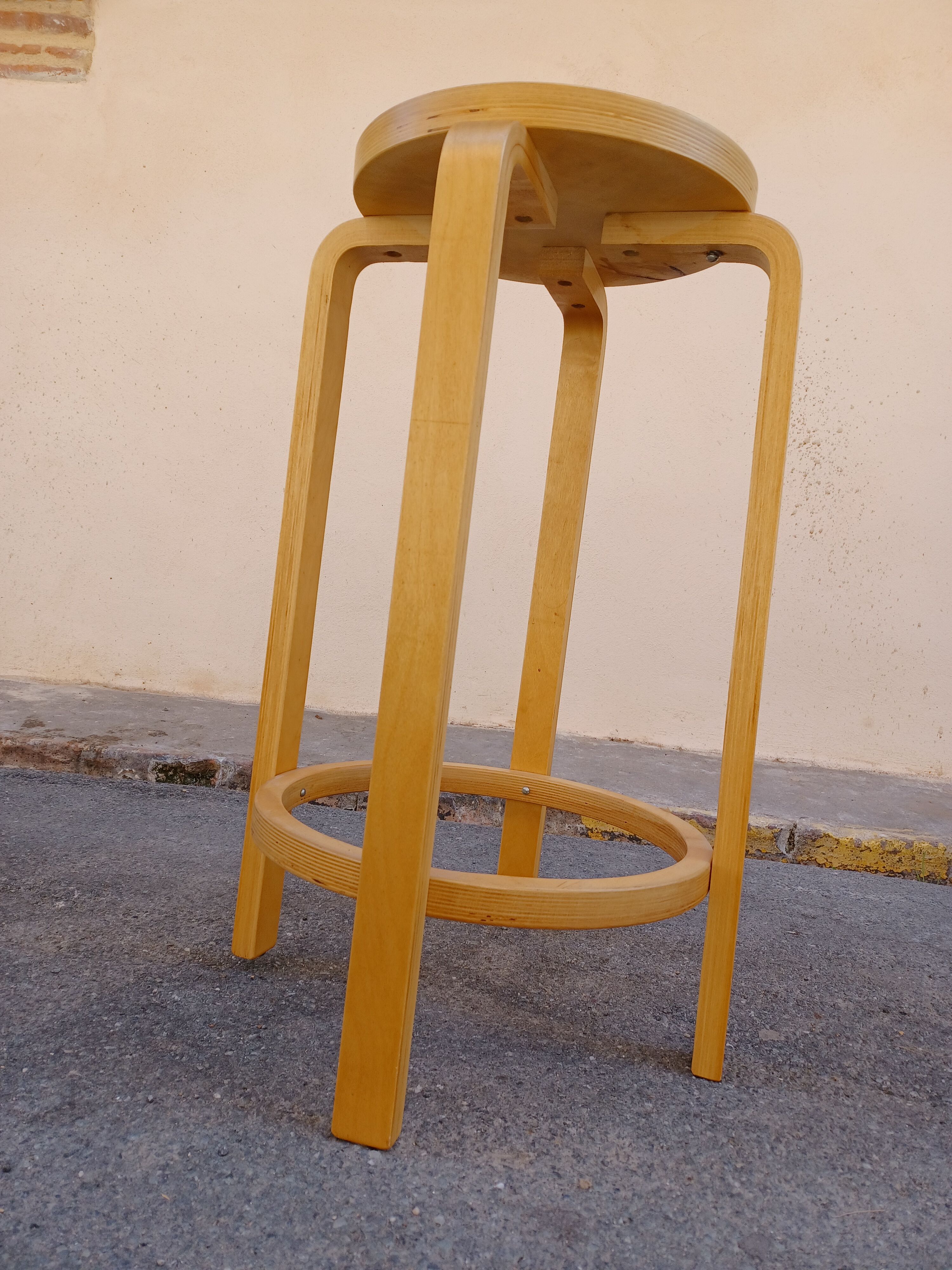 Bar stool