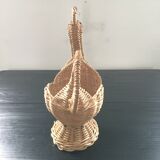 Corbeille en rotin  figurant une poule
