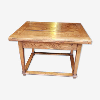 Early 19th century elm wooden extension table with drawer