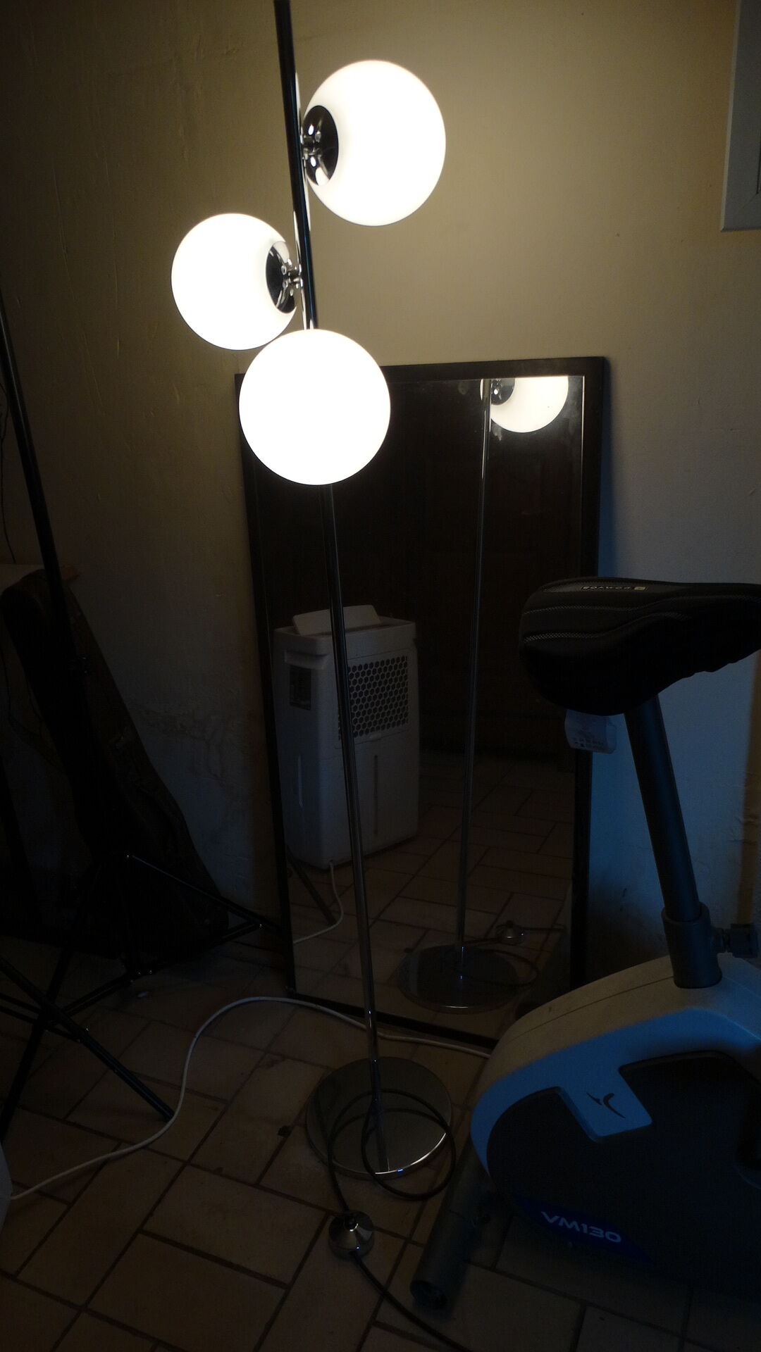 Lampadaire vintage chrome et verre