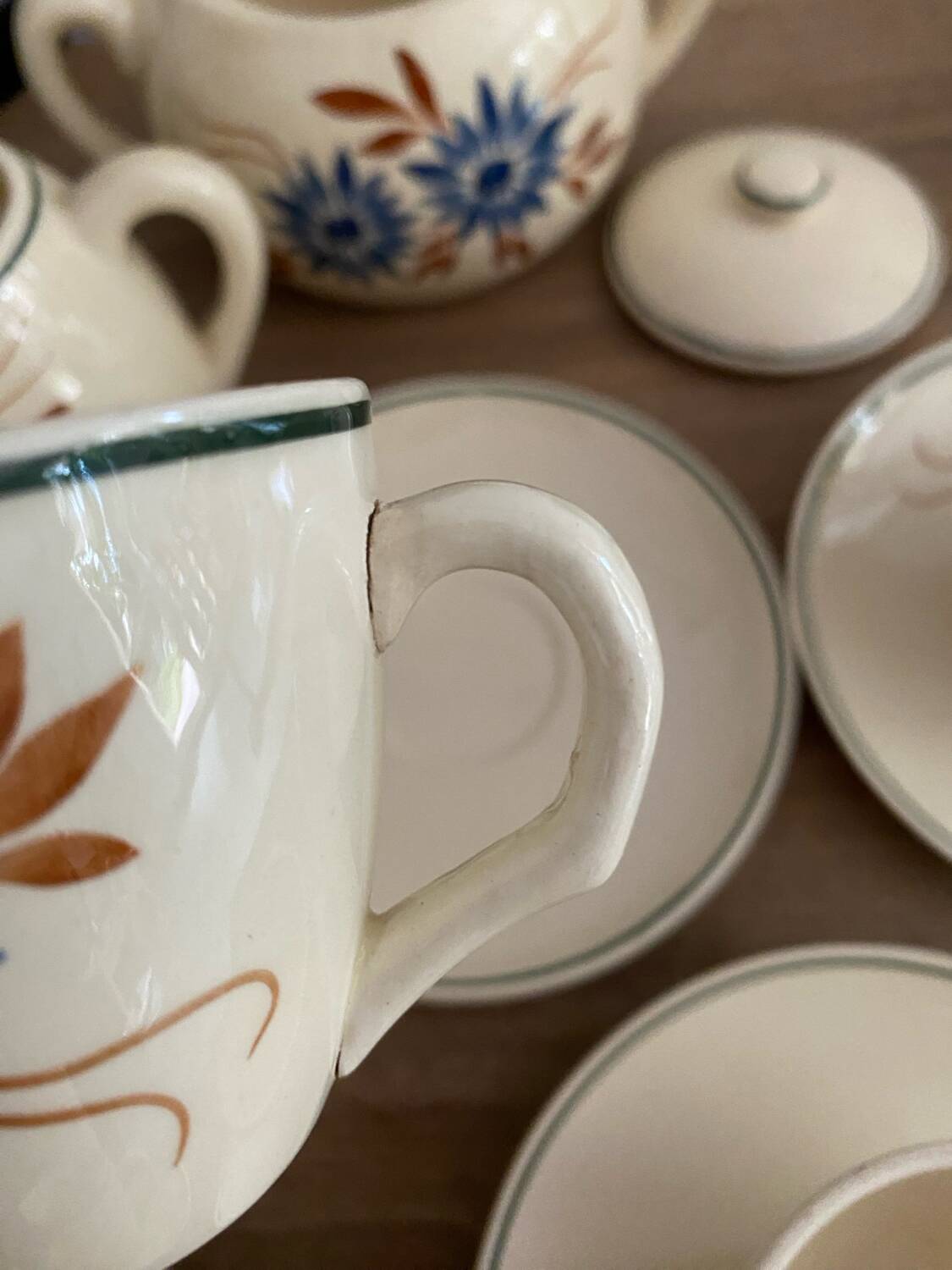 HBCM 19-piece earthenware tea/coffee set, Queen model