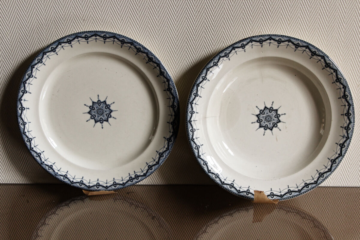 Set of 5 iron earth dishes