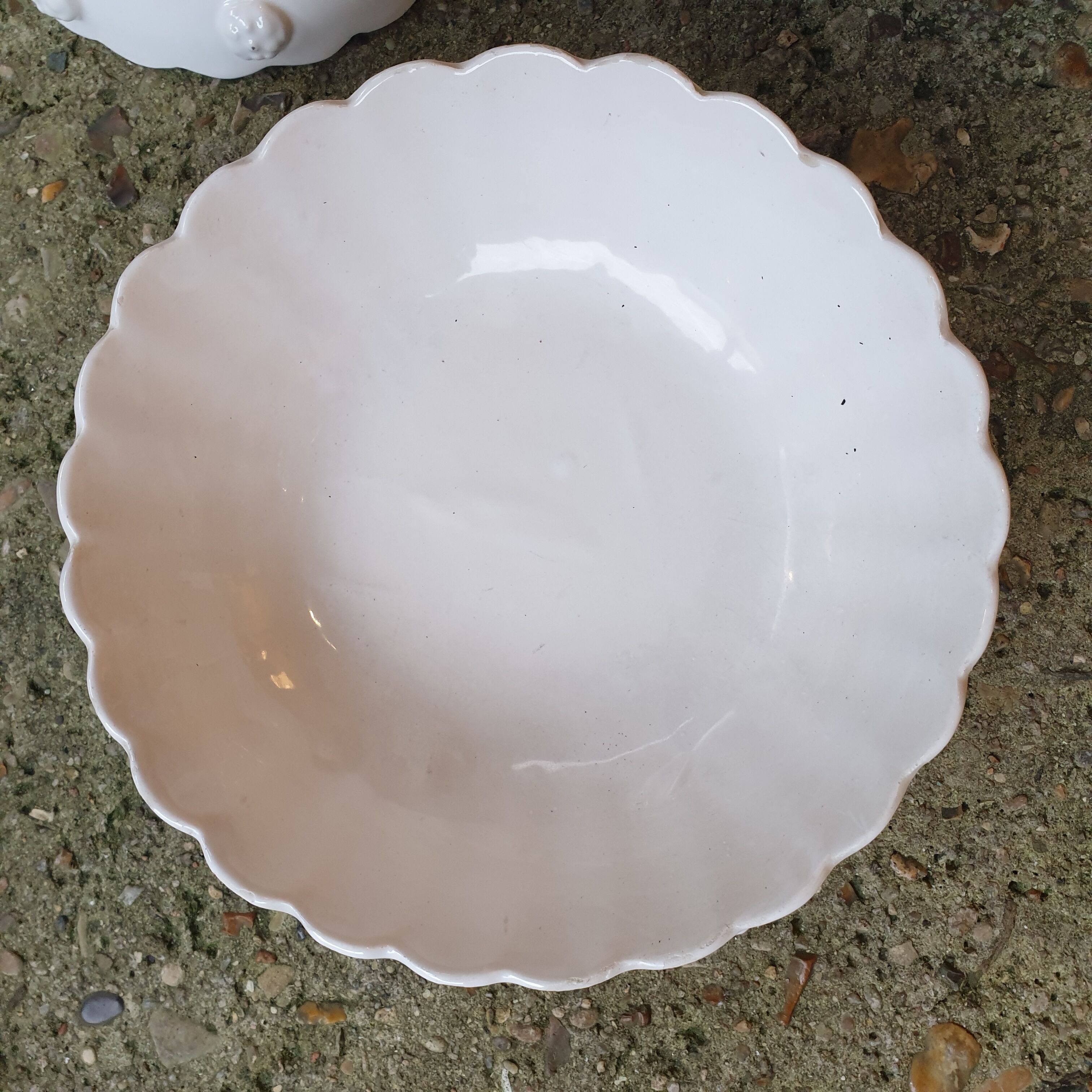 Hollow dishes old salad bowl white earthenware