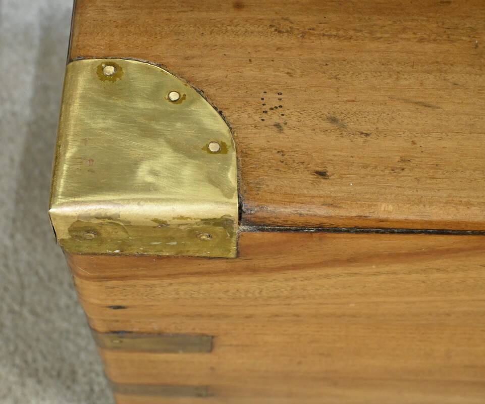 Marine trunk in camphor wood, India – Late 19th century