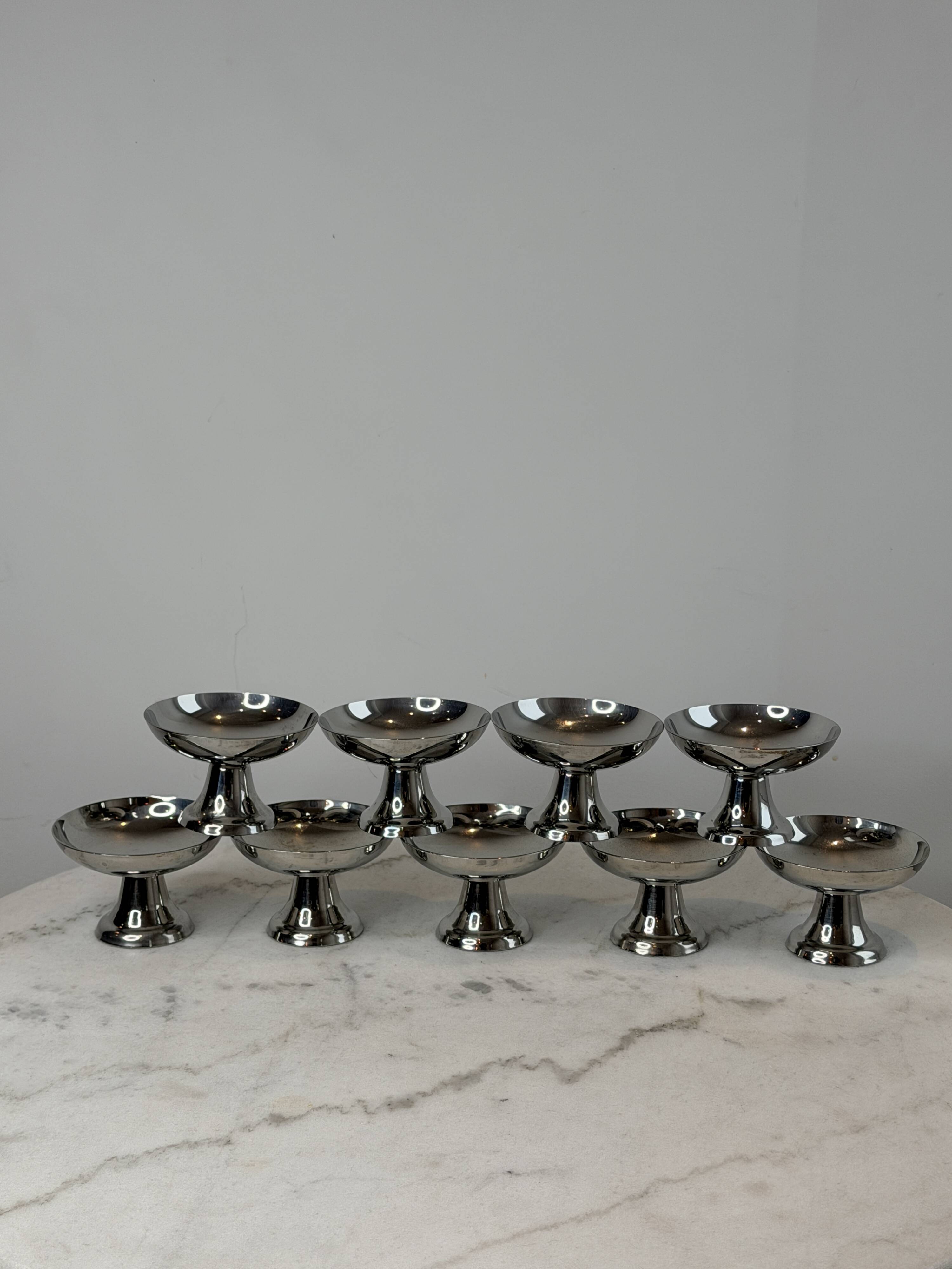 Set of 9 stainless steel bowls