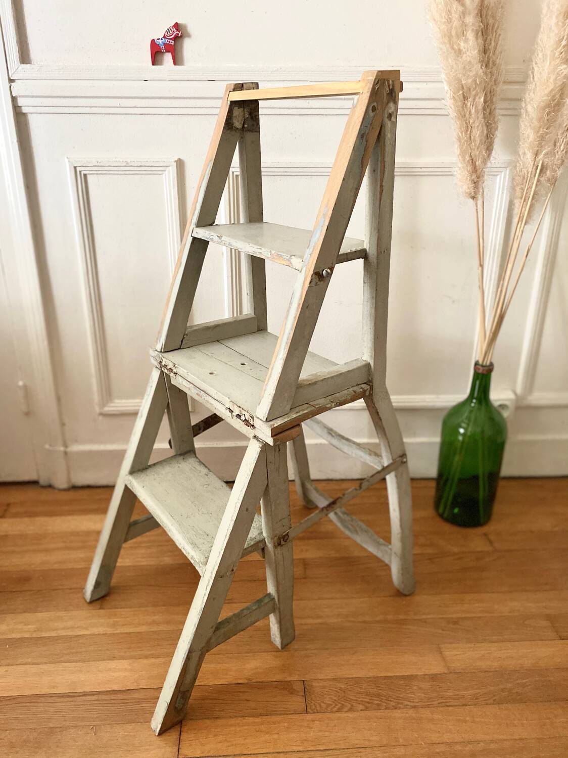 Transformable stepladder chair