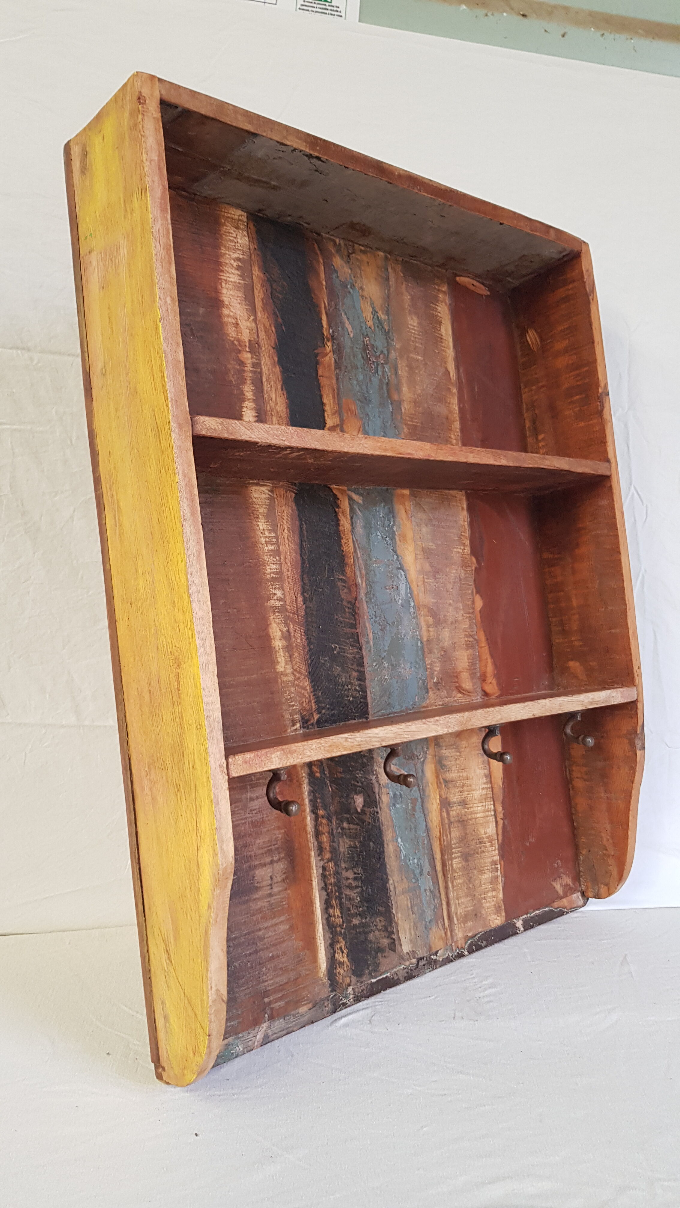Wall shelf 3 shelves + 4 hooks cast iron in polychrome wood