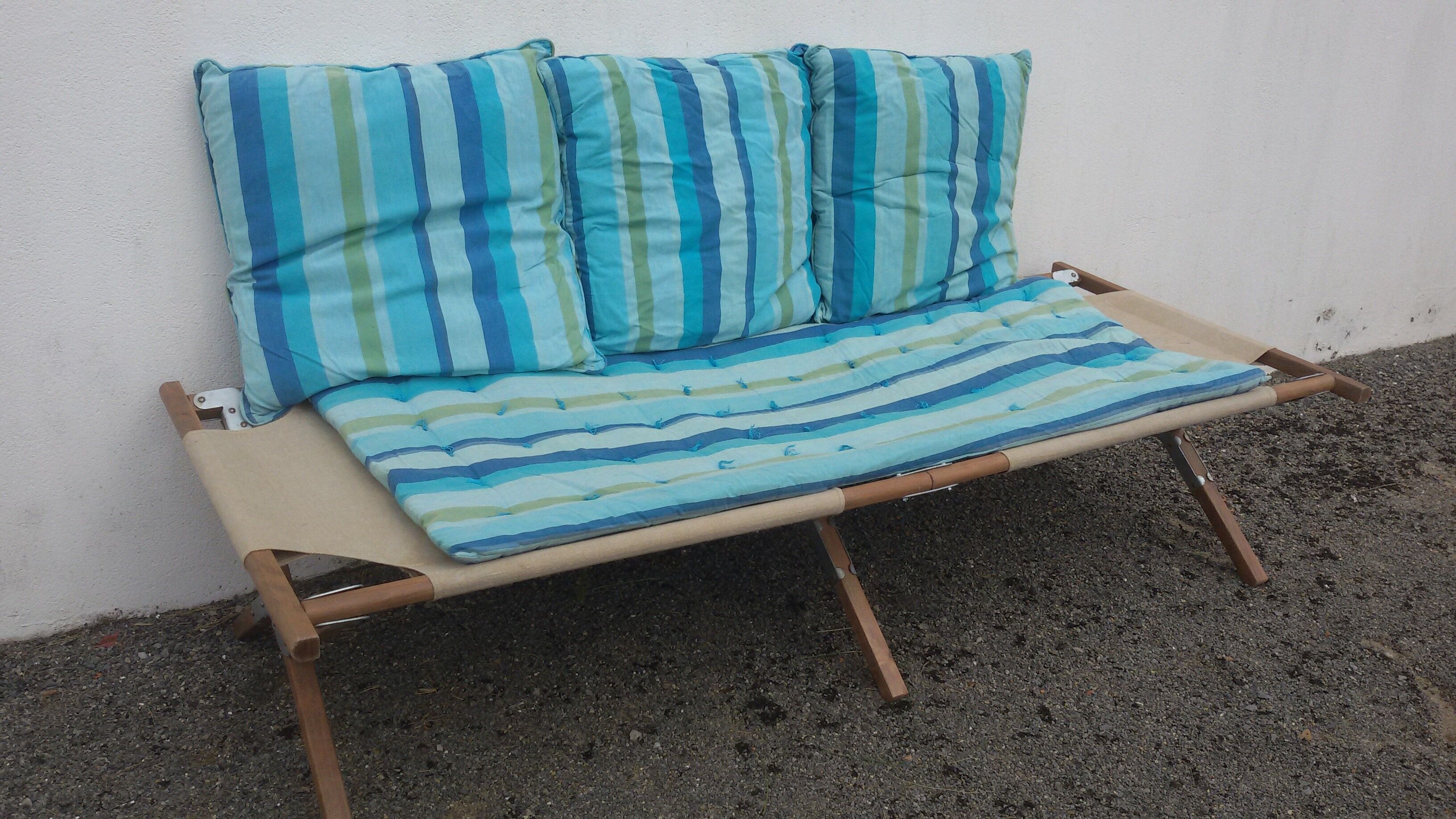 Lit picot avec futon et coussins