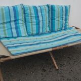 Bed with futon and cushions picot