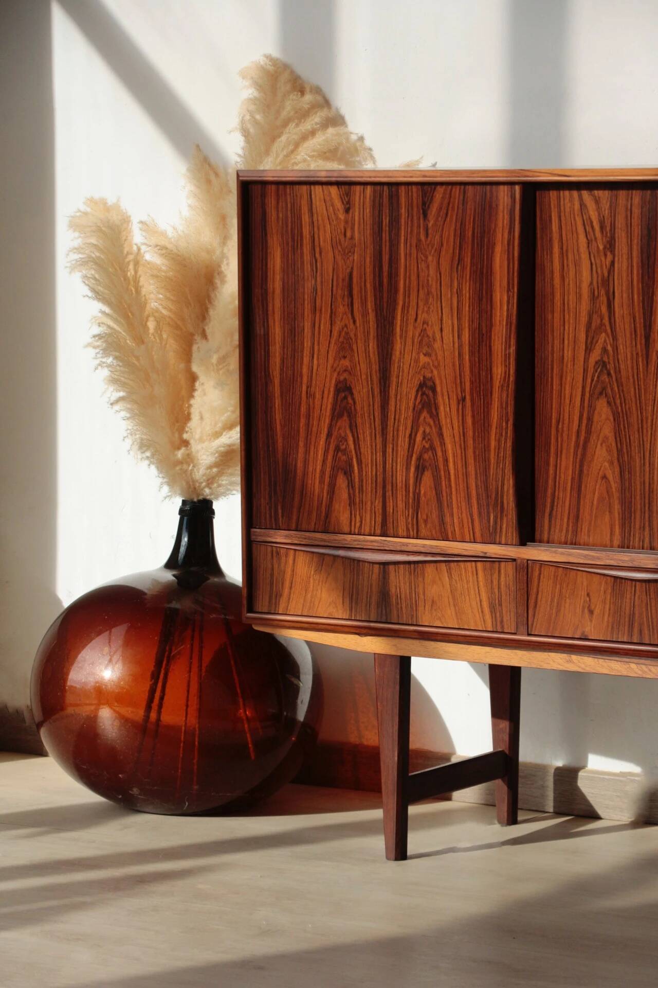 Buffet haut scandinave en palissandre – design E.W. Bach (années 60)