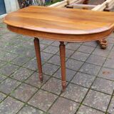 Napoleon III period walnut table from the late 19th century with extensions for 16 covers.