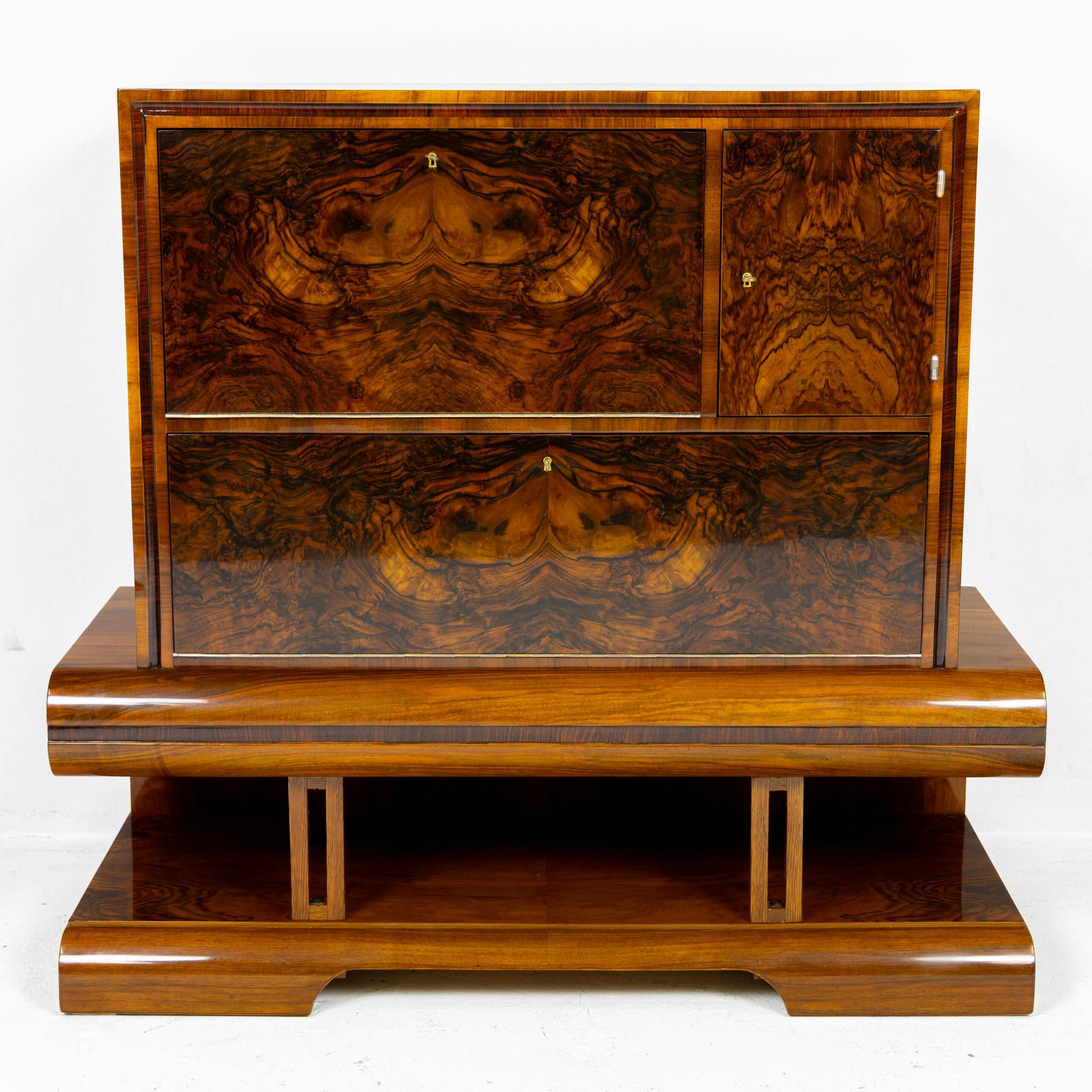 Meuble bar Art Déco en noyer, Wilhelm Mosurski - années 30