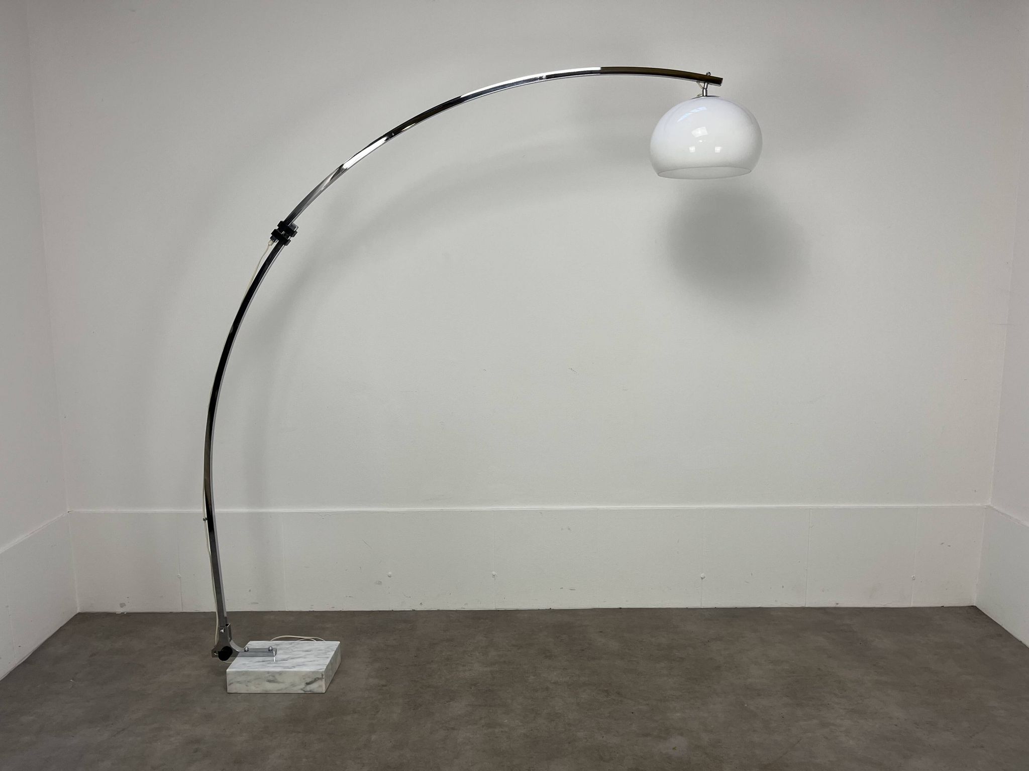 Lampadaire arc Goffredo Reggiani, années 70