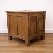 Buffet en chêne avec motifs sculptés