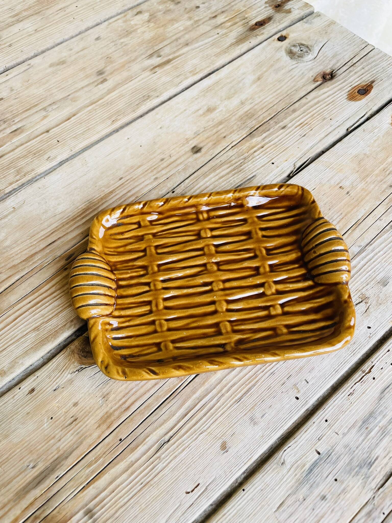 Butter dish in slip