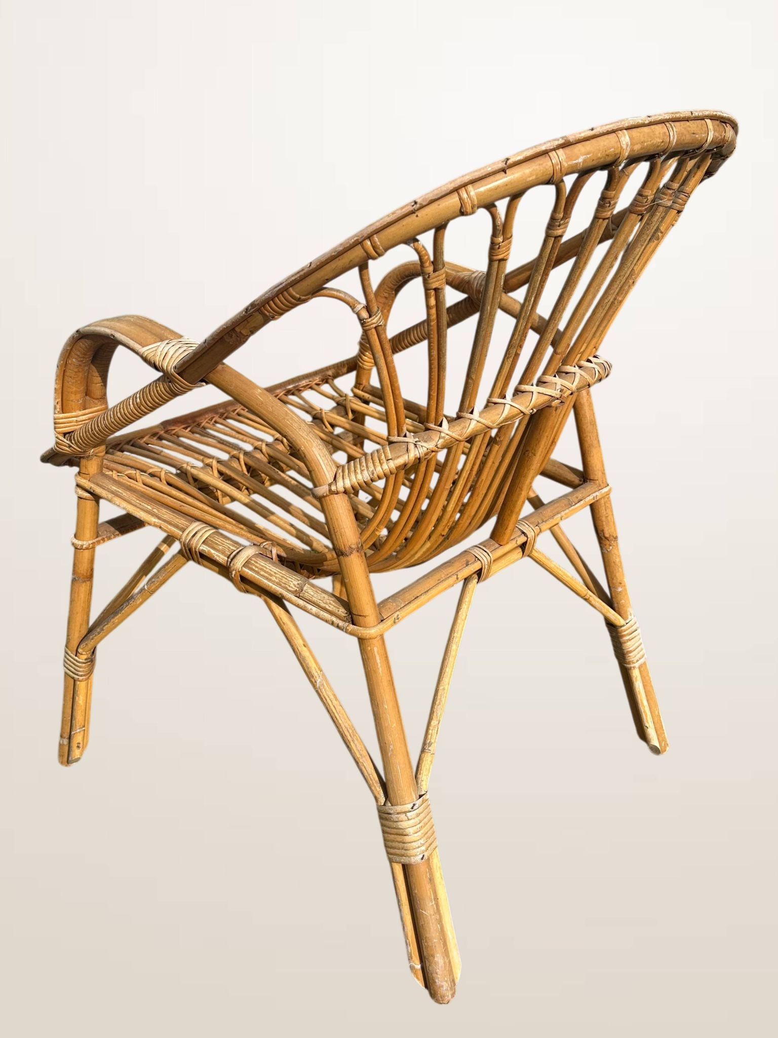 Basket chair in rattan