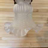 Suspension tulipe opaline dentelée