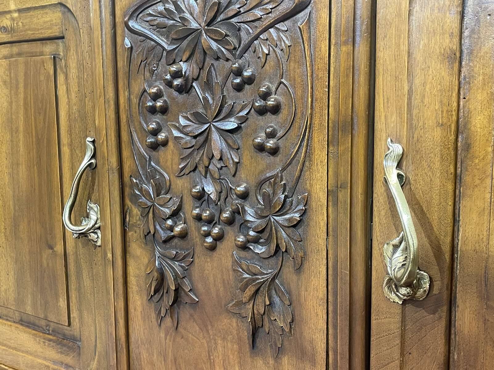 Art Nouveau enfilade in walnut from the early 20th century.