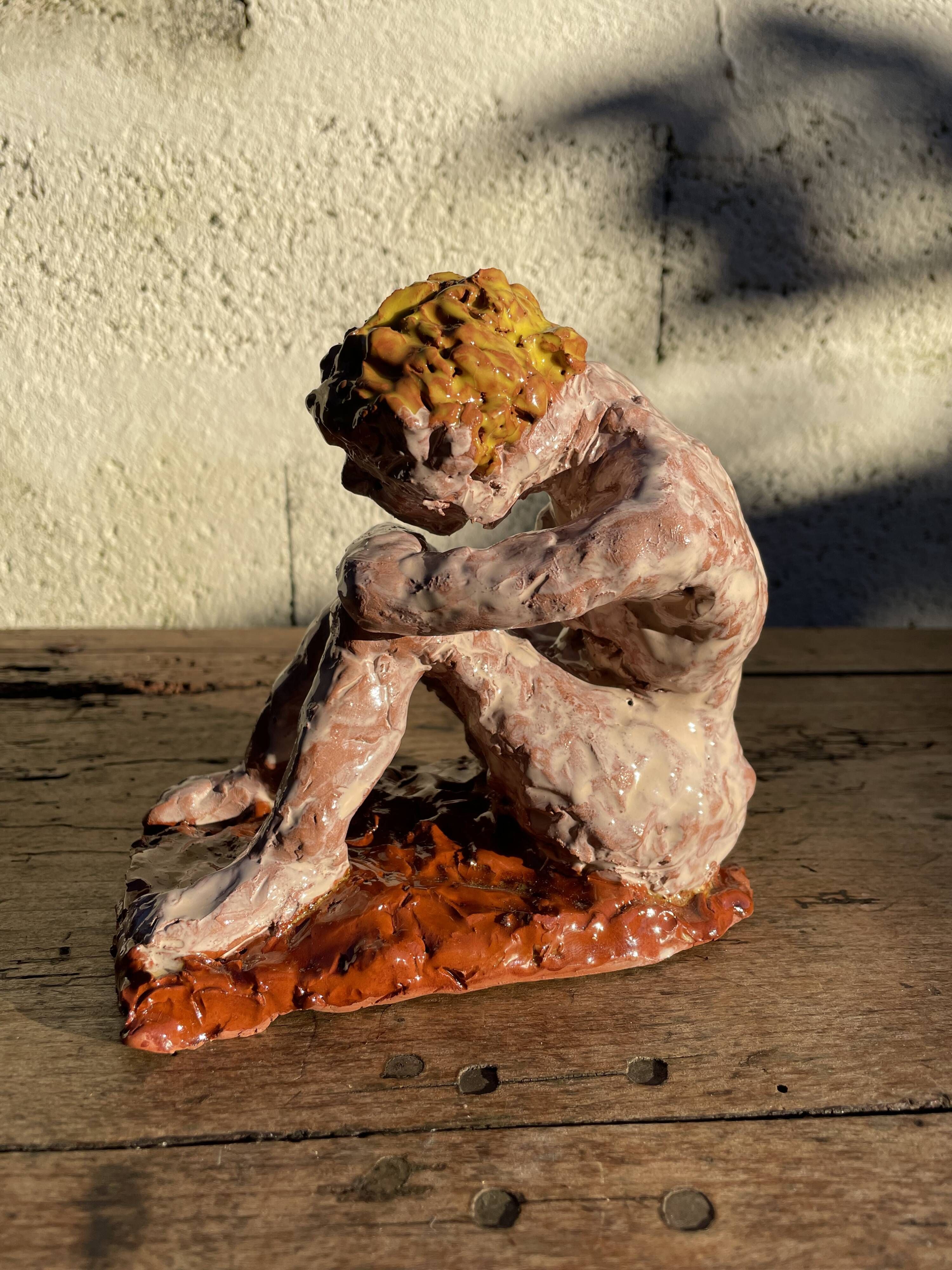 Sculpture contemporaine figure féminine terre cuite émaillée signée