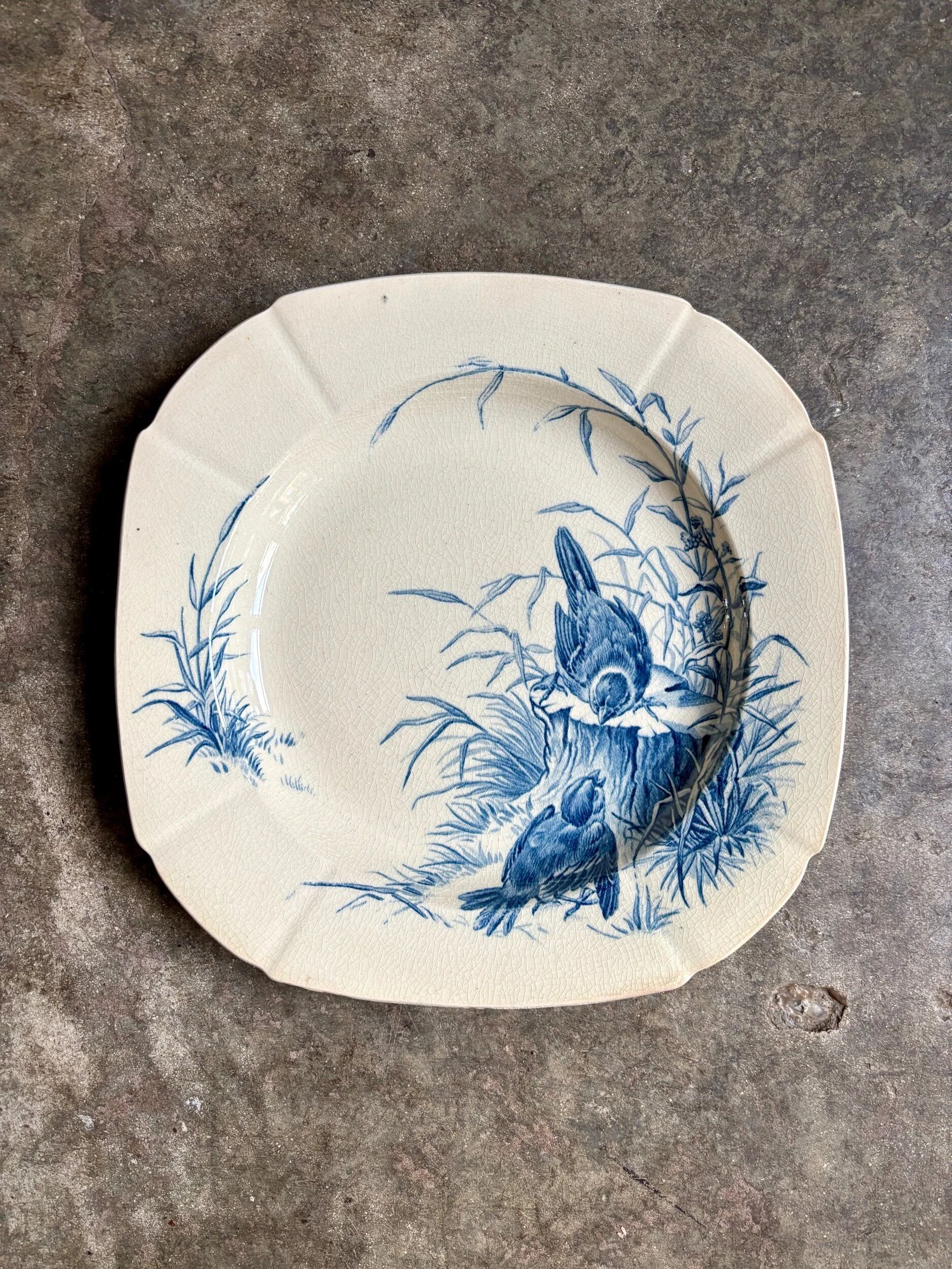Assiette creuse Gien en terre de fer bleue, service "Oiseaux" vers 1870 n°5