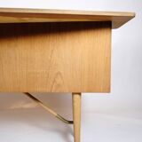 Bureau Bommerang fabriqué en teck et en laiton par Peter Løvig Nielsen pour Hedensted Furniture des années 1960