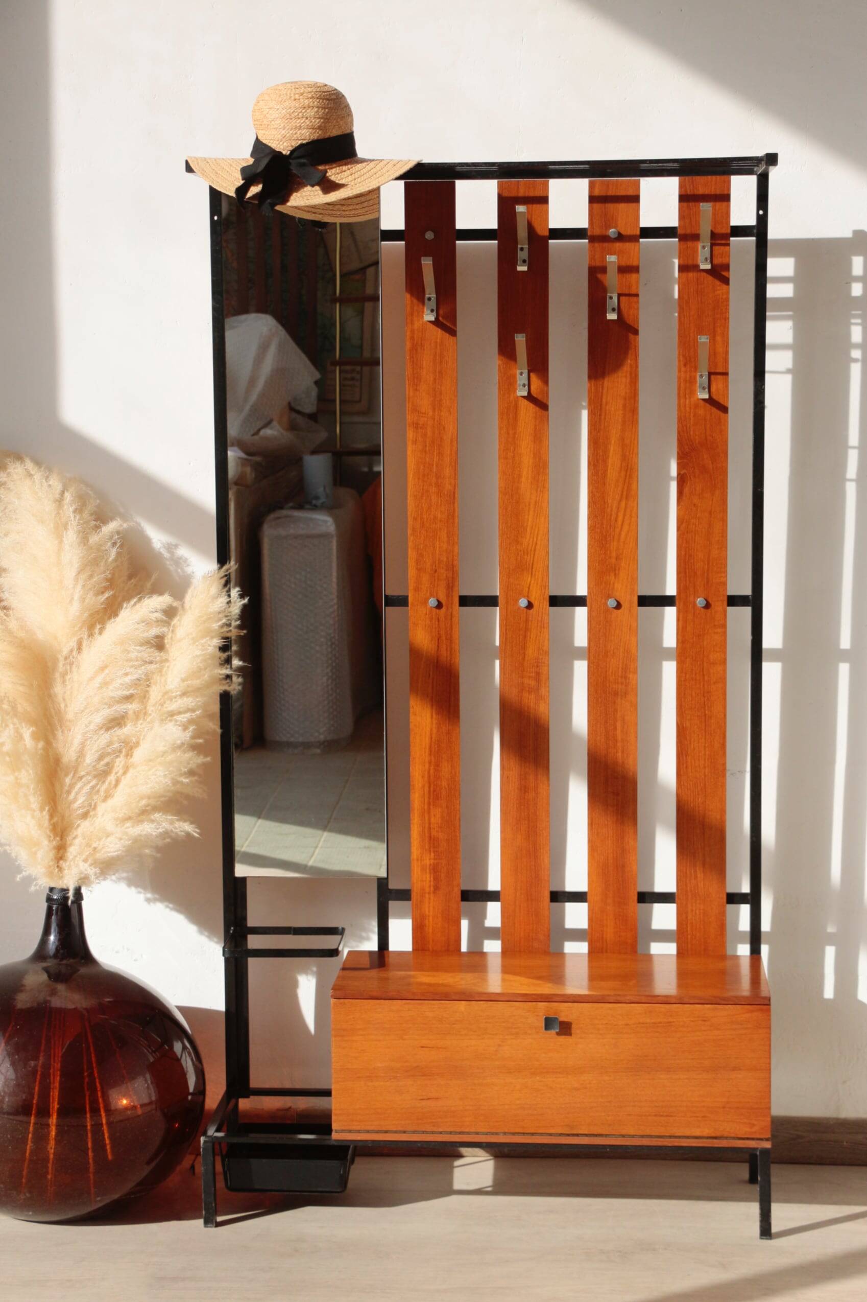 Vestiaire d’entrée vintage – Meuble à patères, miroir et rangements