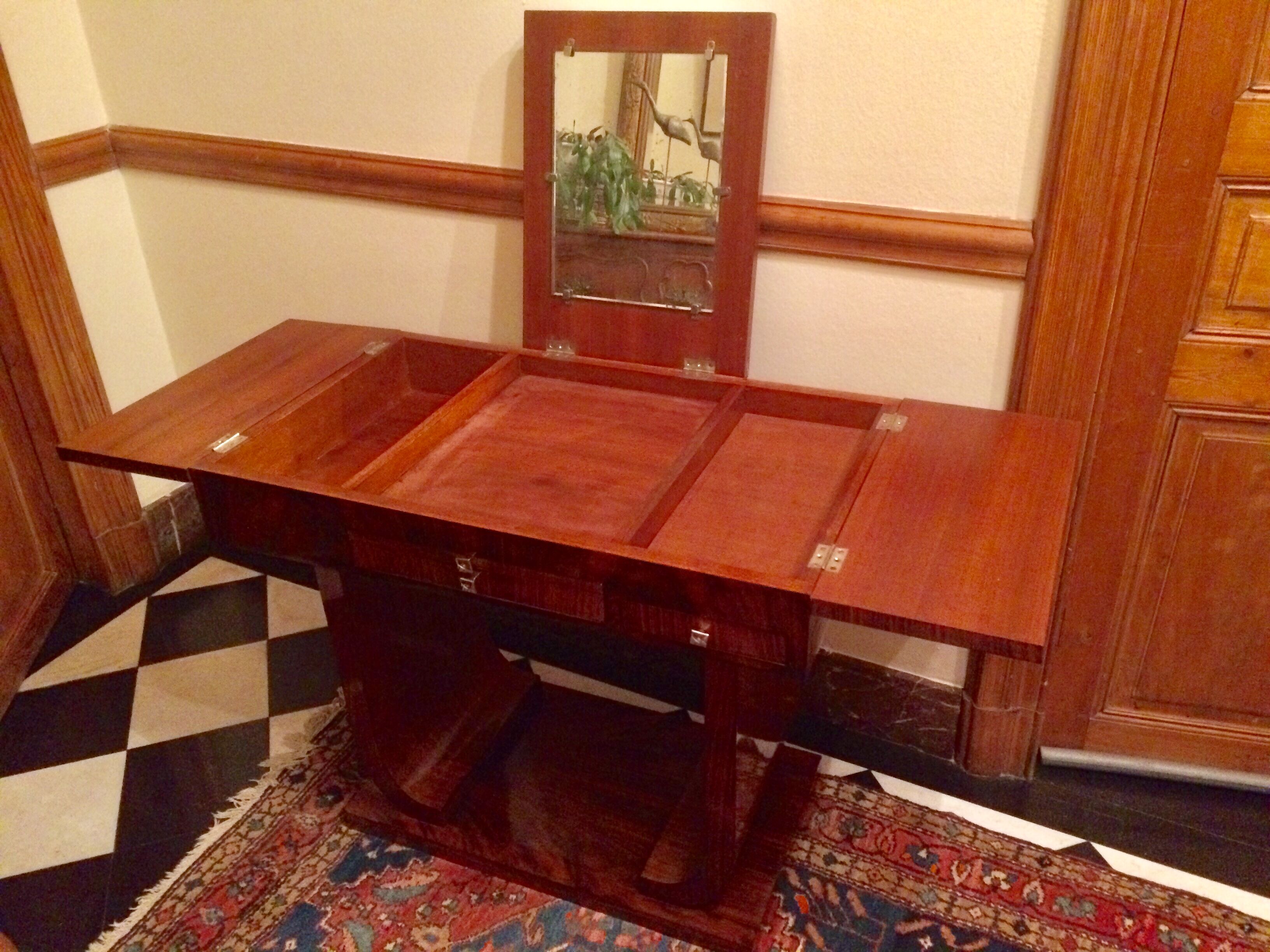 Art deco dressing table