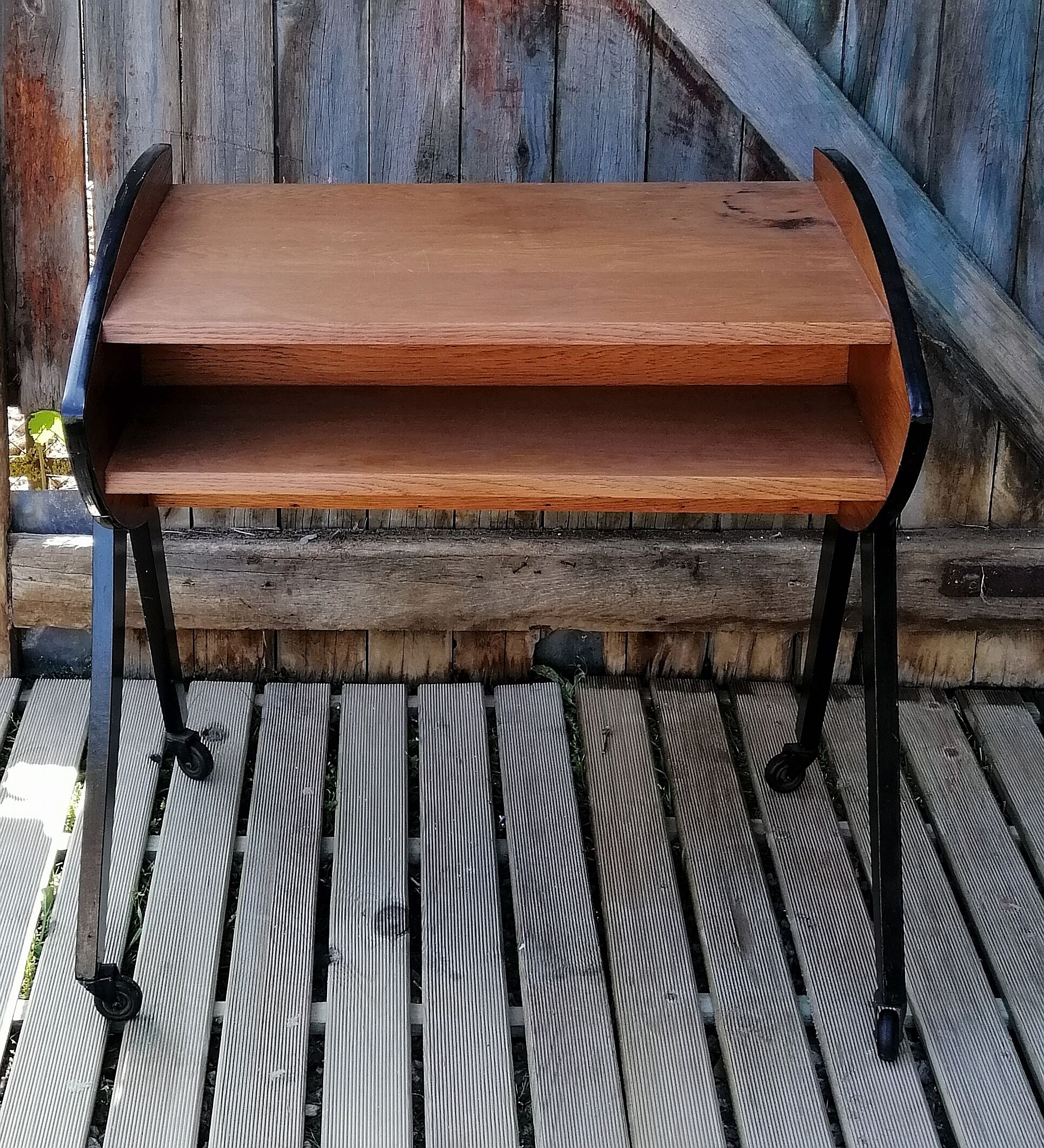 Console table on roulette