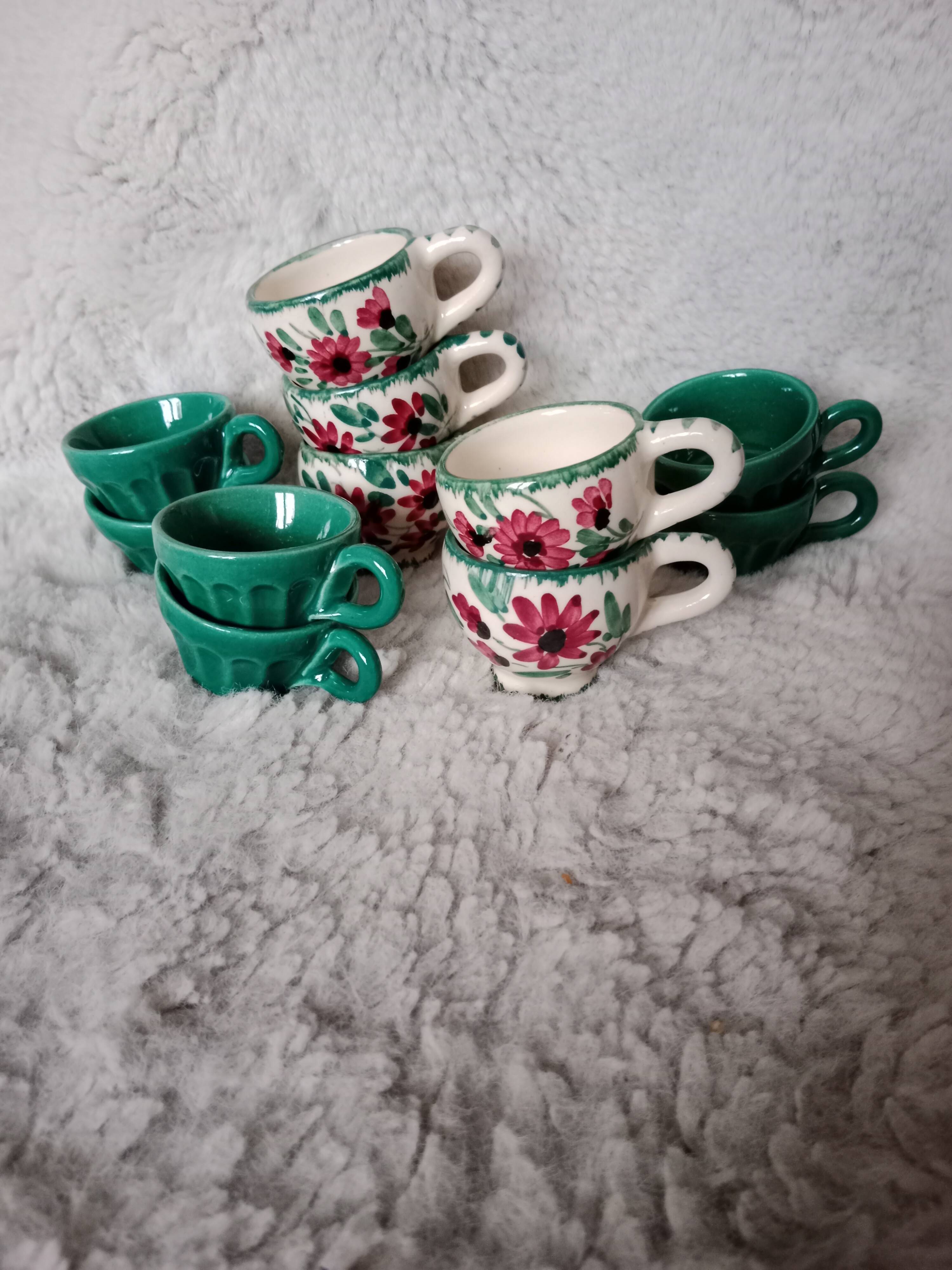 Set of small vintage, flowery and green bowls