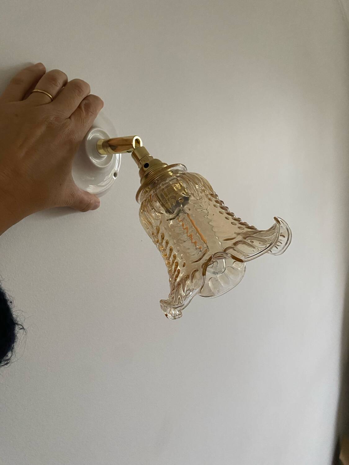 Wall light with vintage tulip