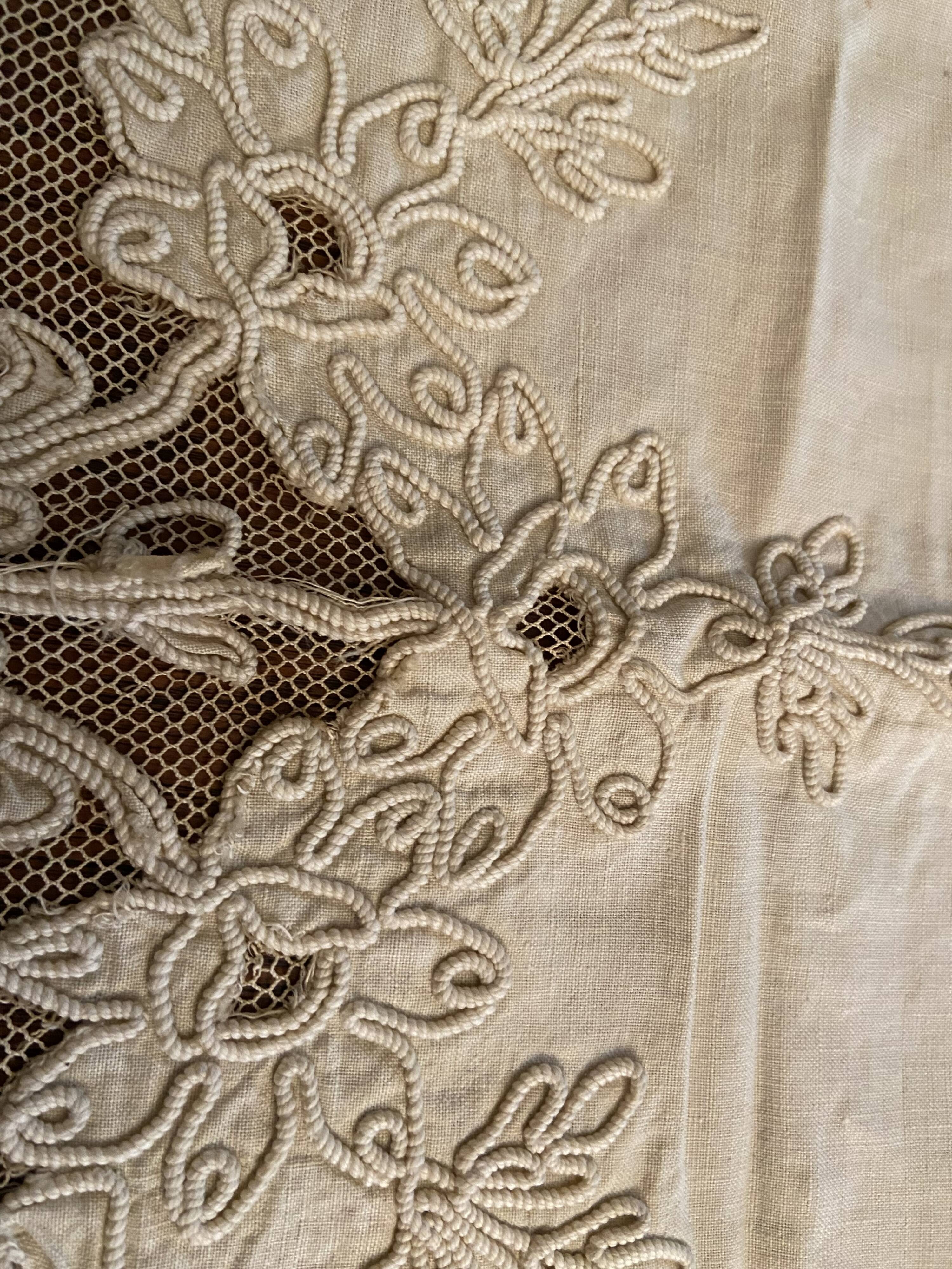 Sheet with embroidered decoration and openwork with cornucopia late nineteenth