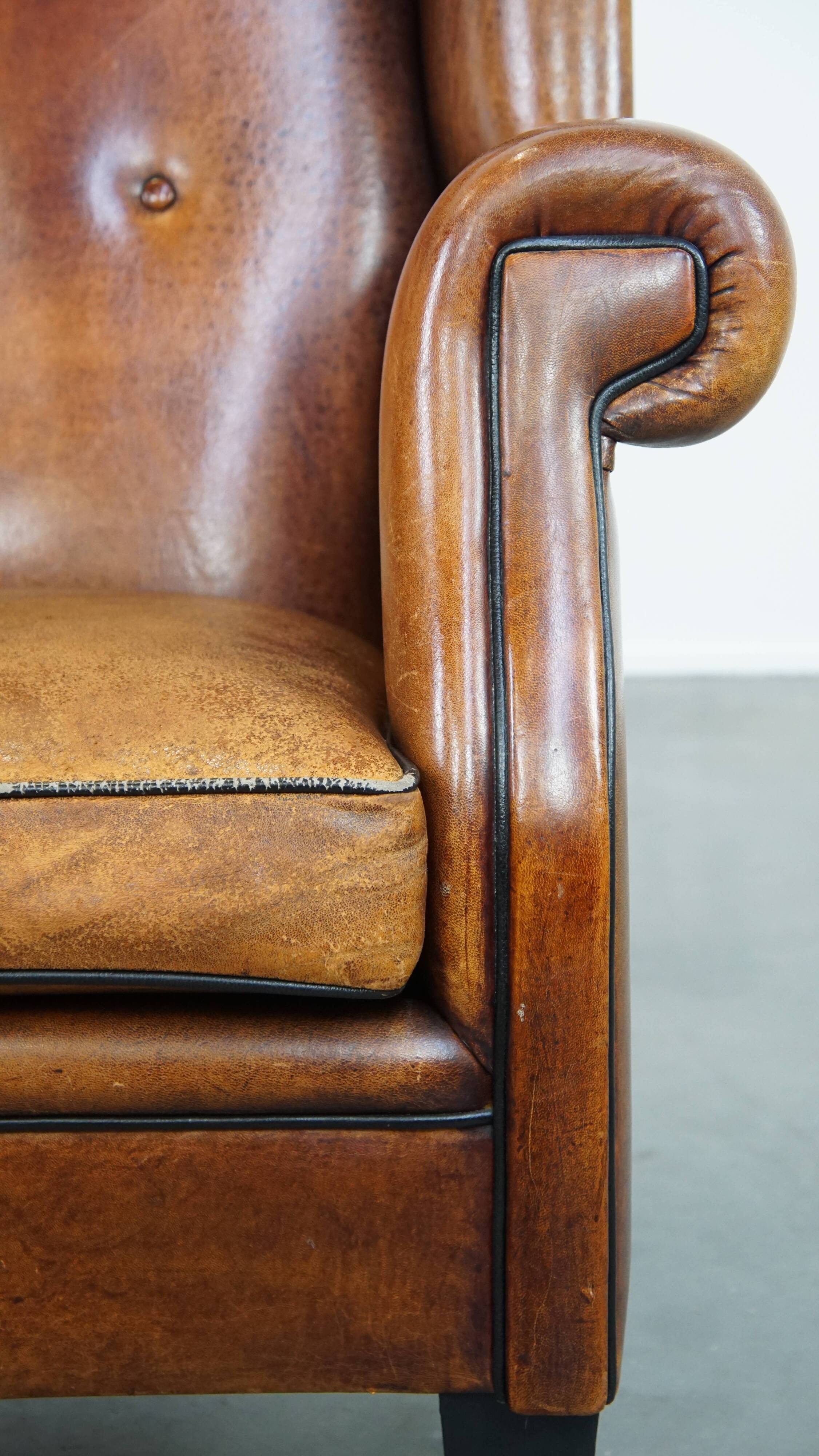 Fauteuil à oreilles en cuir de mouton vintage de style anglais