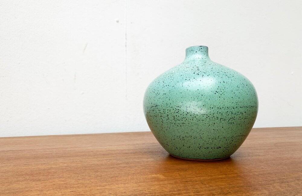 Mid-century German minimalist studio pottery vase by Siegfried Gramann for Töpferhof Römhild, 1960s.