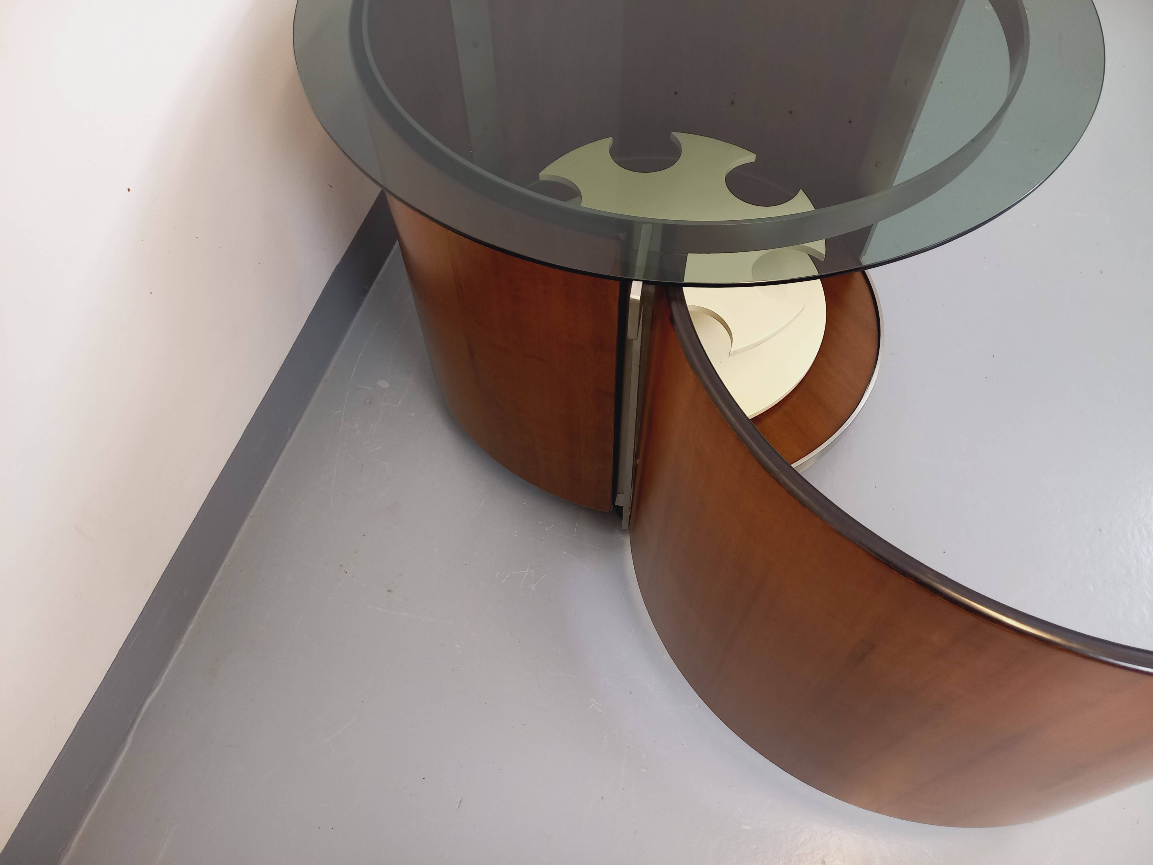 Round Italian teak coffee table swivel bar by Eugenio Gerli for Tecno