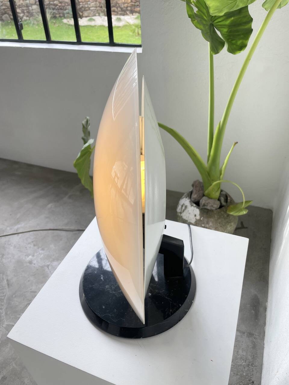 “La Perla” desk lamp by Bruno Gecchelin for Oluce 1980
