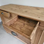 Bahut, buffet bas ancien pitchpin massif brut