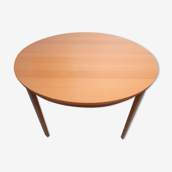 Scandinavian round/oval table in beech with 2 extensions