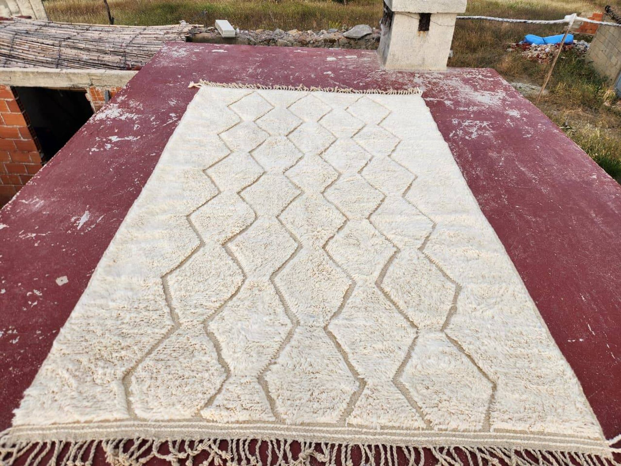 Beni Ouarain rug 300x200 cm – Natural cream wool – Diamond pattern in tone