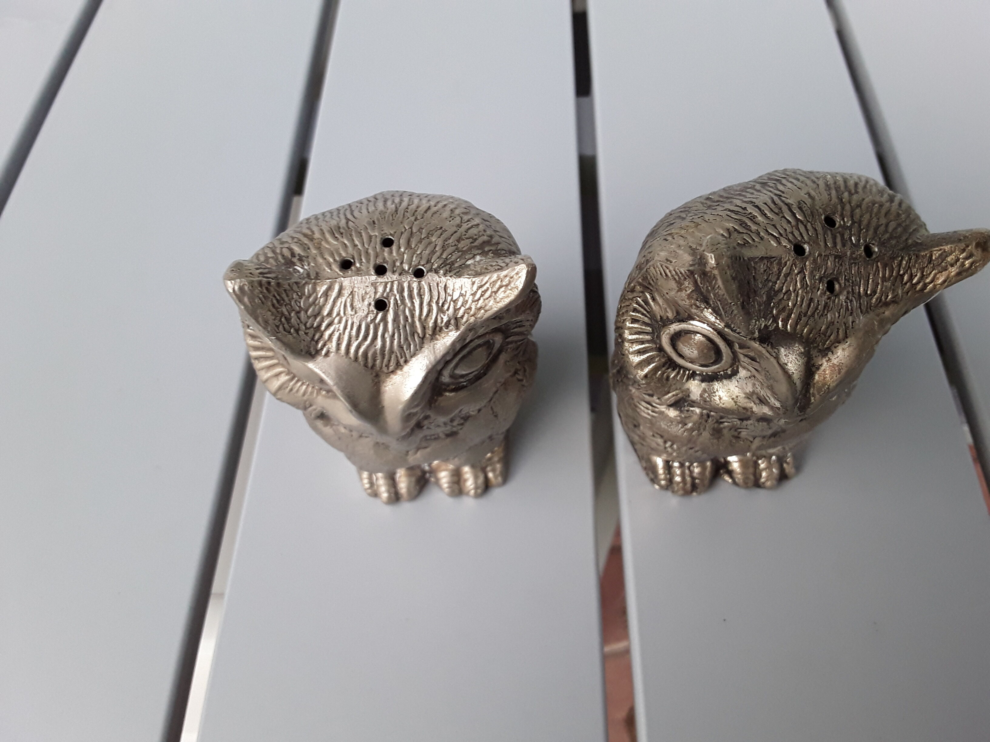 Metal owl salt & pepper shakers