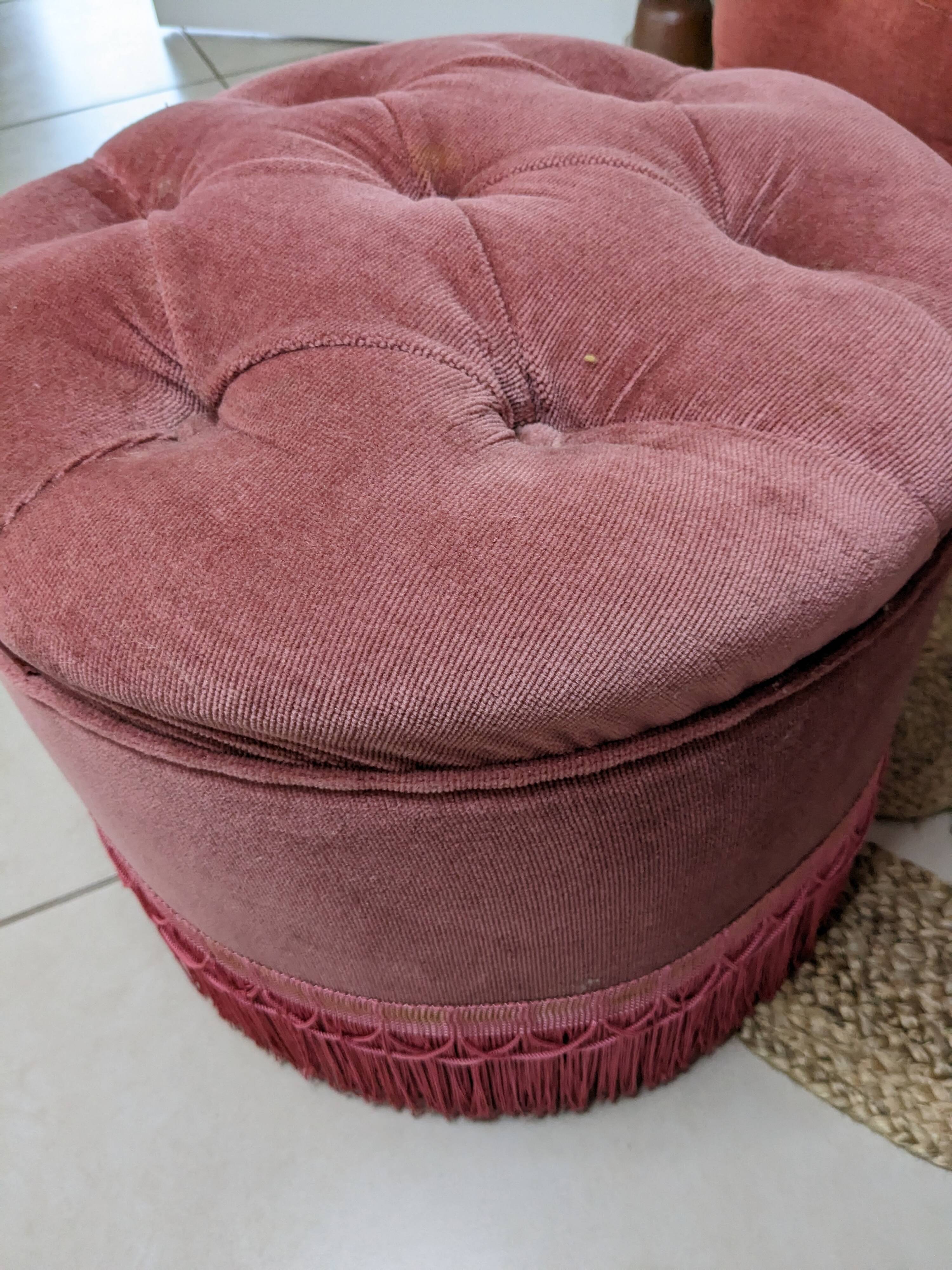 Pouf or footrest in pink velvet with fringes