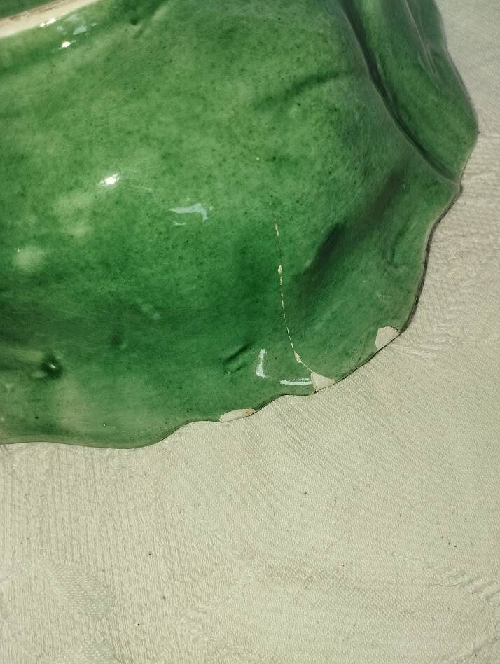 Large cabbage leaf plate Gerber – French barbotine – decorative piece