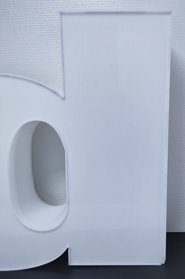 Lampe lettre d'enseigne ''D'' plexiglas années 80