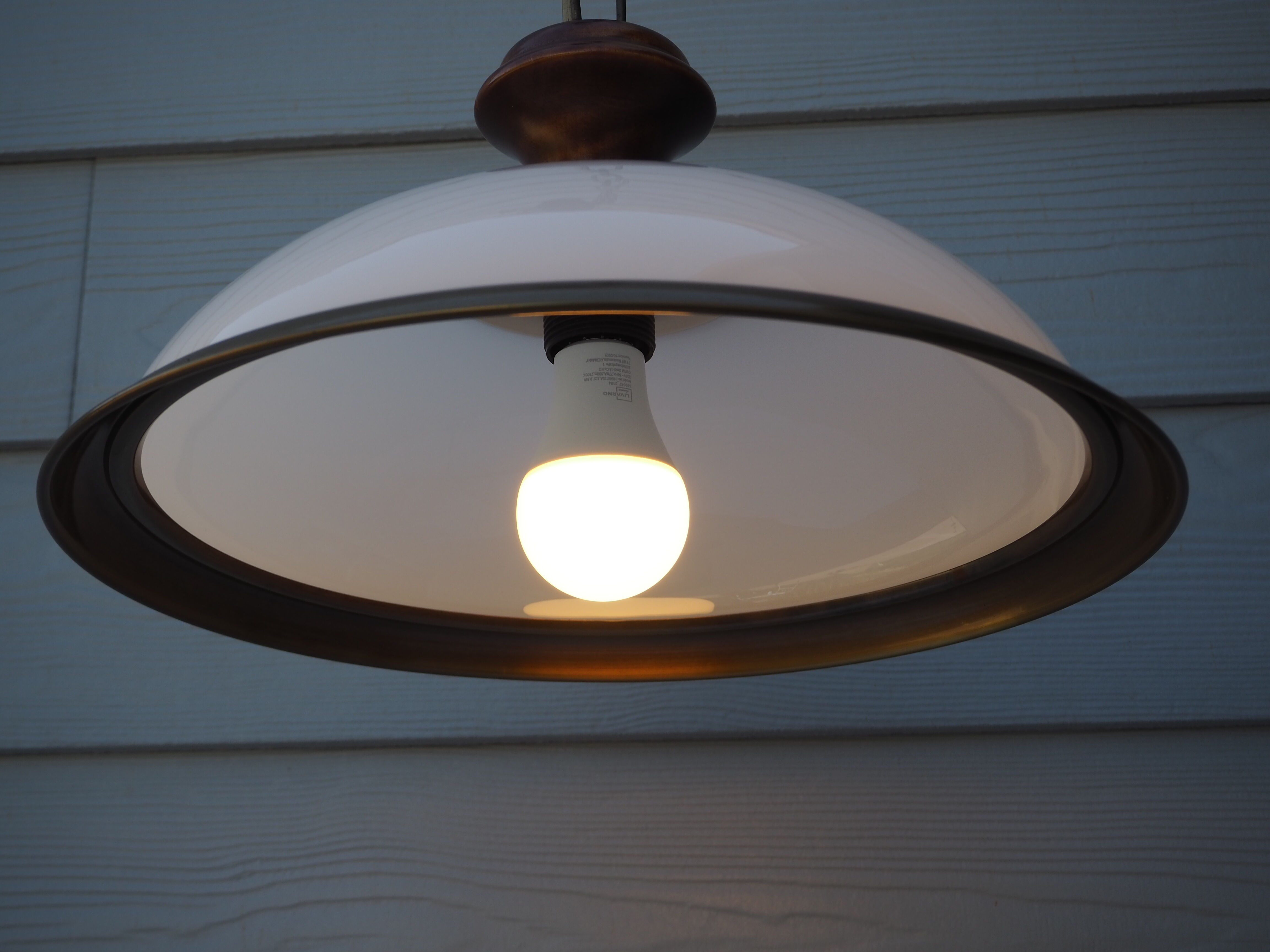 Suspension in white opaline, its edge in aged brass