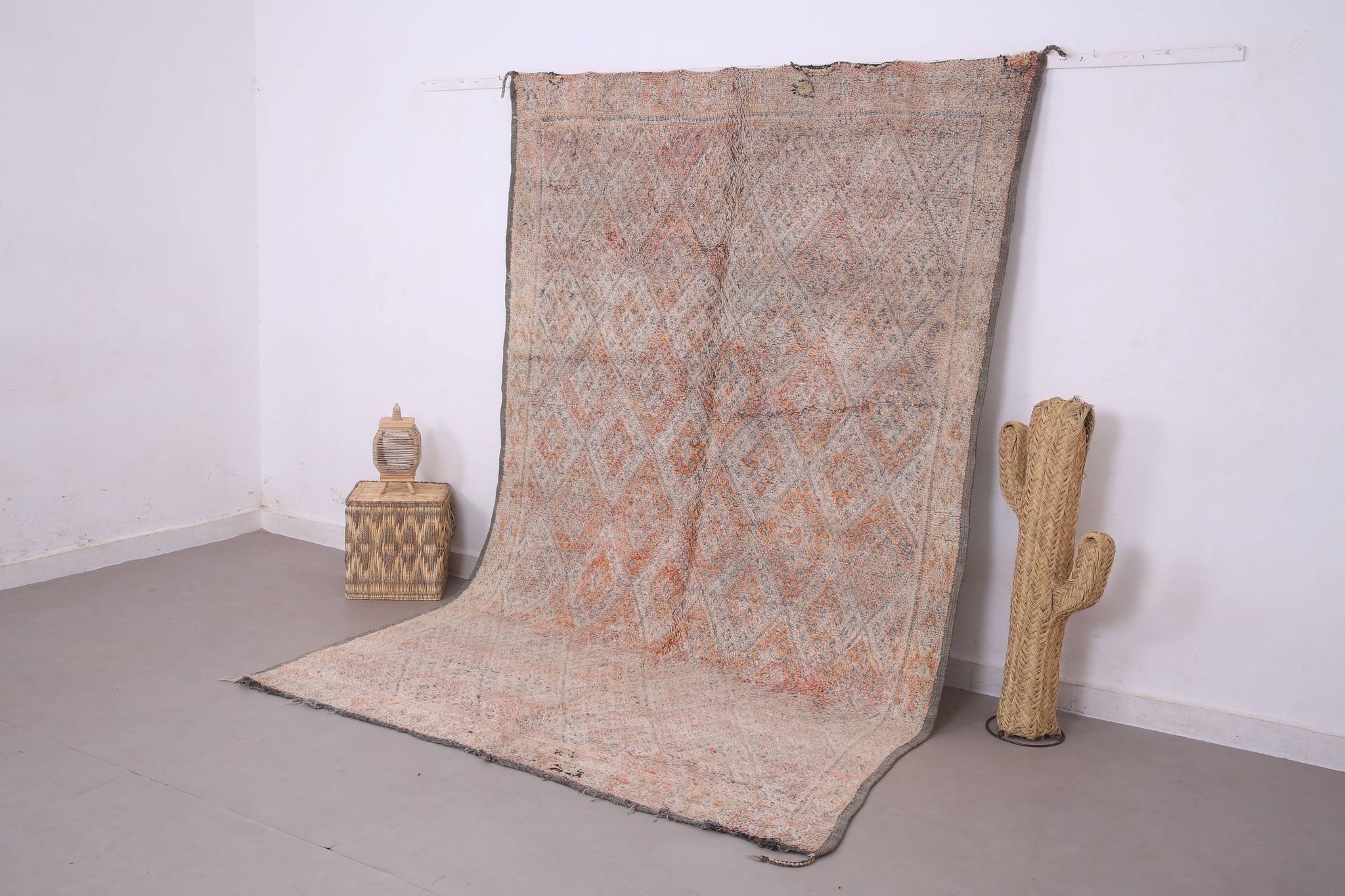 Pale Vintage Moroccan Rug 197 x 306 cm, Berber Wool Rug, Handmade Rug Boho