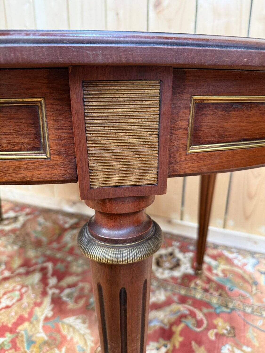 Oval dining table in Louis XVI style