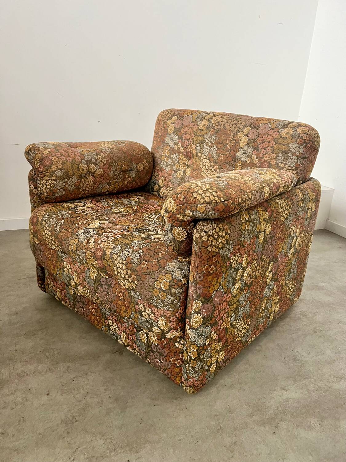 Old floral pattern armchair design Wittmann Austria Josef Hauffmann vintage